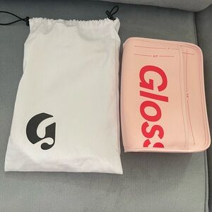 GLOSSIER - LIKE NEW! 🆕 MAKEUP BAG WITH DUST BAG
